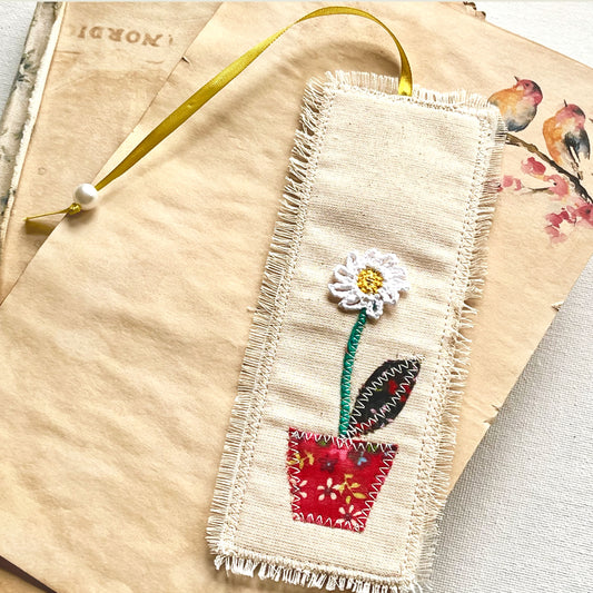 Fabric Art Sweet daisy in a pot Bookmark